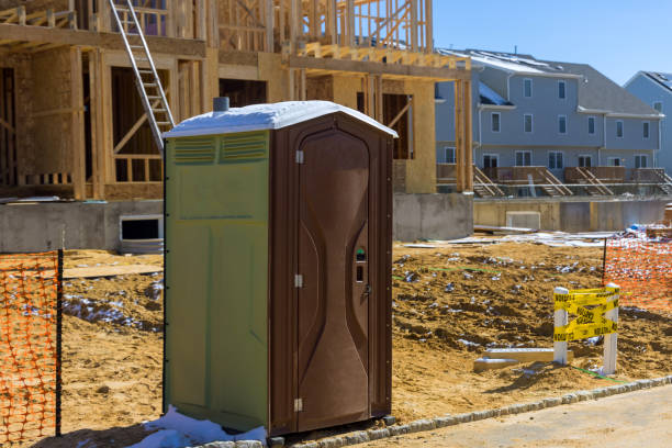 Best Porta potty delivery and setup  in Auburn, IN